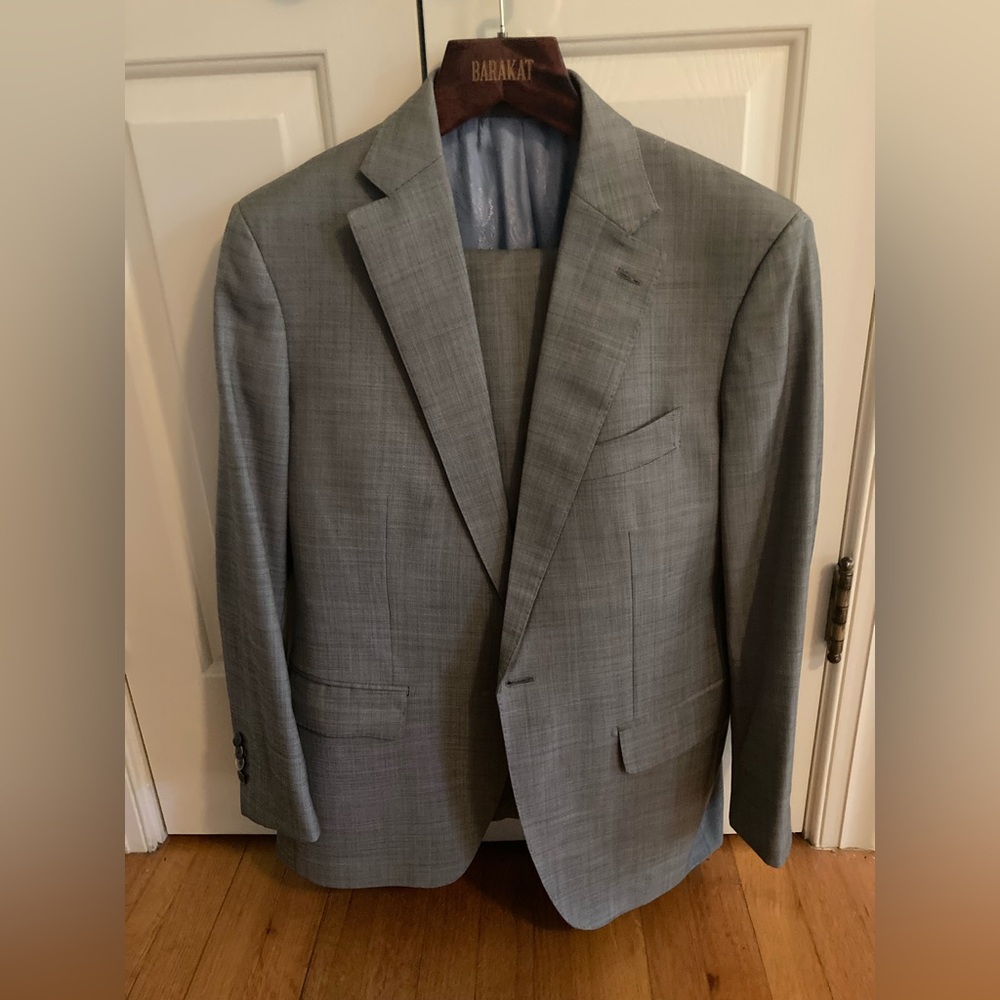 Gray pick/sharkskin suit 38s short button one